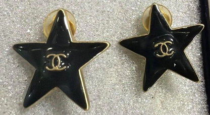 CHANEL CC Logo Star Motif Black Enamel Gold Tone Clip-On Earrings Authentic Used