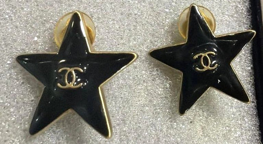 CHANEL CC Logo Star Motif Black Enamel Gold Tone Clip-On Earrings Authentic Used