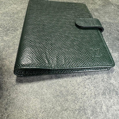 Authentic LOUIS VUITTON Taiga Agenda PM  Day Planner Cover Epicea CA0969
