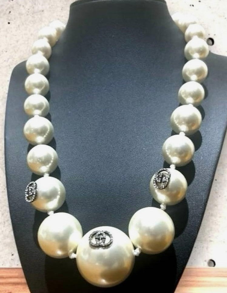 GUCCI GG Logo Crystal Rhinestone Faux Pearl Necklace Cream Graduated 50cm Auth