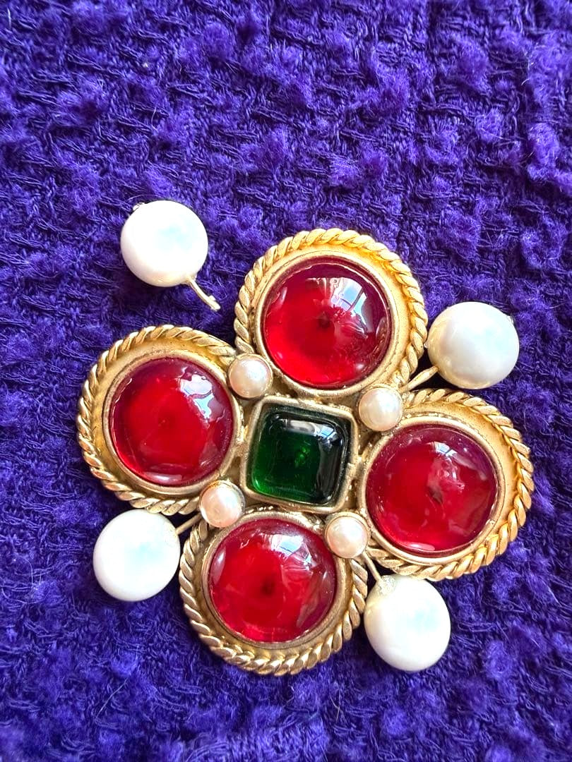 CHANEL Vintage Brooch Gripoix Red Green Glass Pearl Gold HW Made in France Used