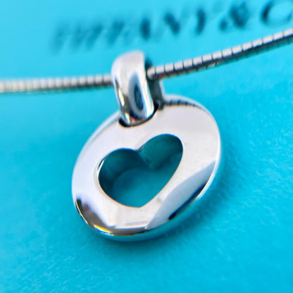 Excellent Tiffany & Co Silver 925 Cutout Heart Round Necklace Snake Chain 39cm