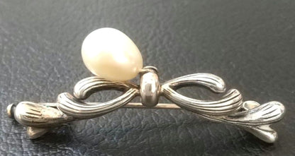 Philippe Charriol Silver Tone Wire Bow Brooch Pin with Cream Pearl Drop Elegant