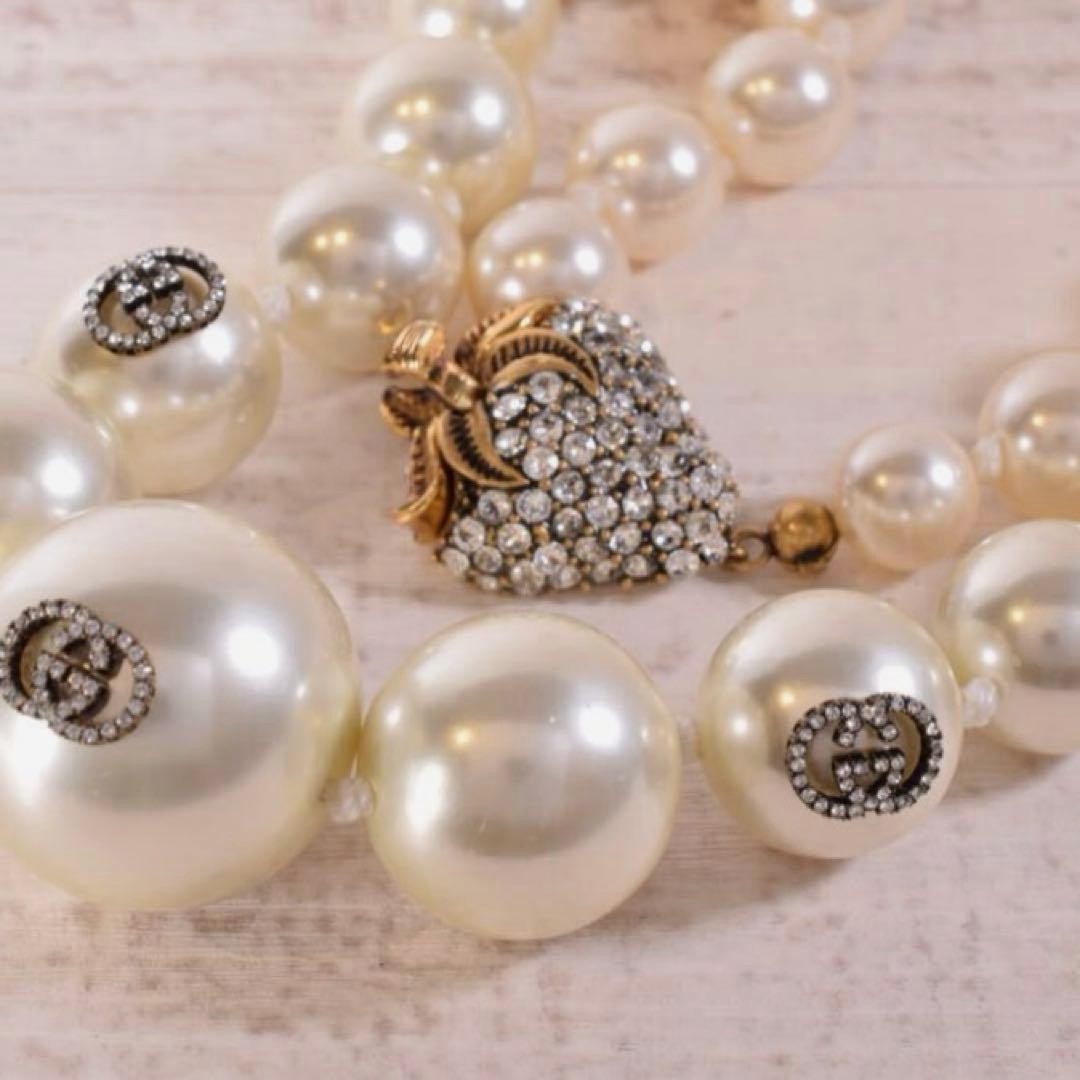 GUCCI GG Logo Crystal Rhinestone Faux Pearl Necklace Cream Graduated 50cm Auth