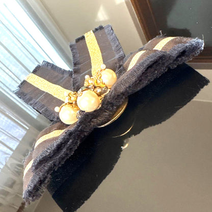 GUCCI Ribbon Bow Brooch Pin Black Gold Canvas Pearl Bijou Vintage Authentic Used