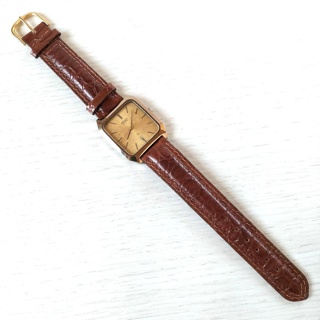 Seiko Dolce 5931-5280R Quartz Square Gold Tone Vintage Watch Carbide Case Japan