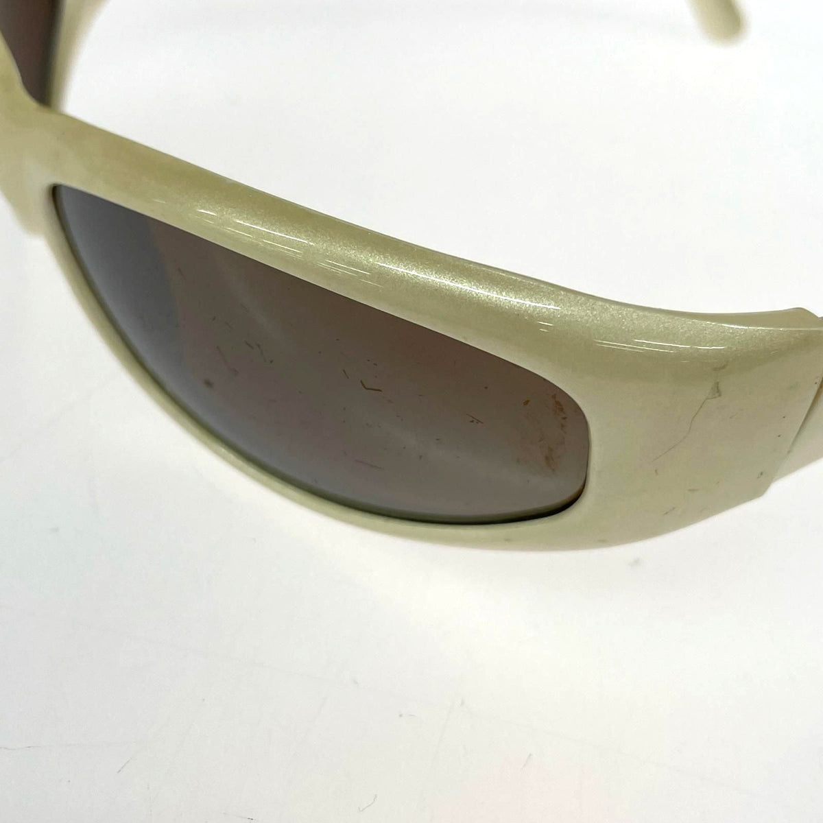 Arnette Catfish Sunglasses Cream Frame Gray Lens Plastic Wraparound Vintage