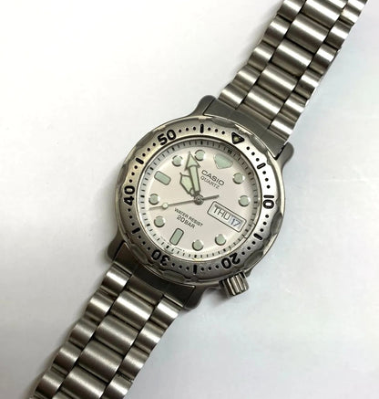 Casio MD-705 Quartz Diver Watch Day-Date 20 Bar Water Resist Silver Used Japan