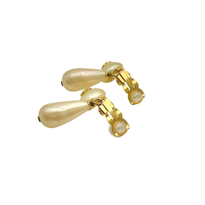 CHANEL Vintage CC Logo Teardrop Pearl Clip Earrings 95P Gold Made in France