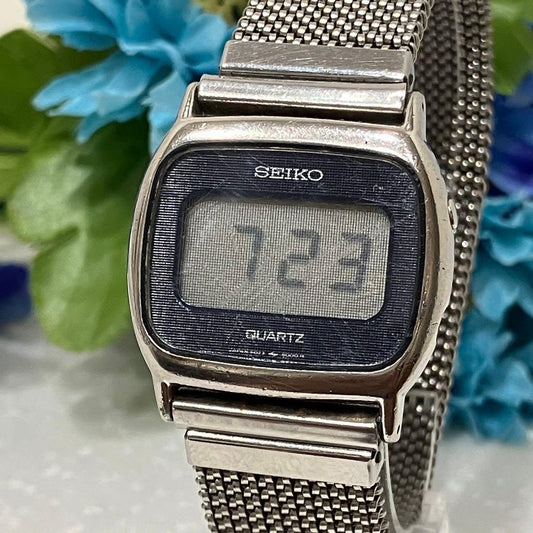 SEIKO F023-5000 Digital Quartz Watch Square Case Mesh Bracelet Silver Vintage