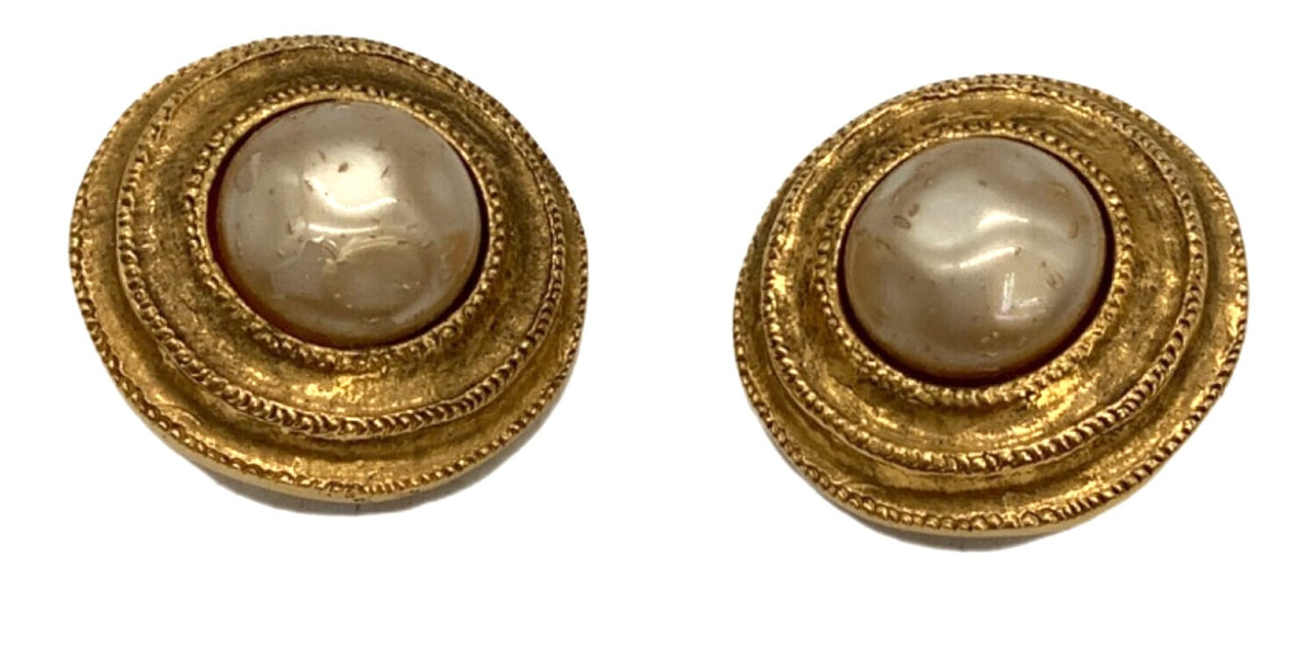 CHANEL Vintage Clip-On Earrings Faux Pearl Gold Tone Round 2.8cm France 90s CC