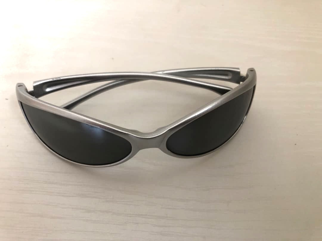 ARNETTE Vintage Wraparound Sunglasses Silver Frame Dark Lens Y2K Sporty Style