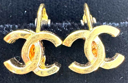 CHANEL CC Logo Clip-On Earrings Gold Tone GP Vintage Authentic Pair 1.2cm