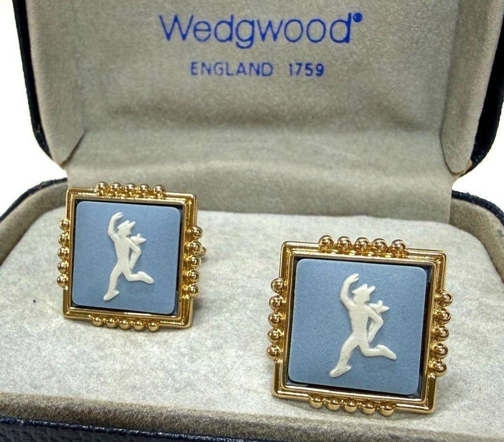 WEDGWOOD Jasperware Cufflinks Blue Gold Tone Frame Sportsman Motif England Box
