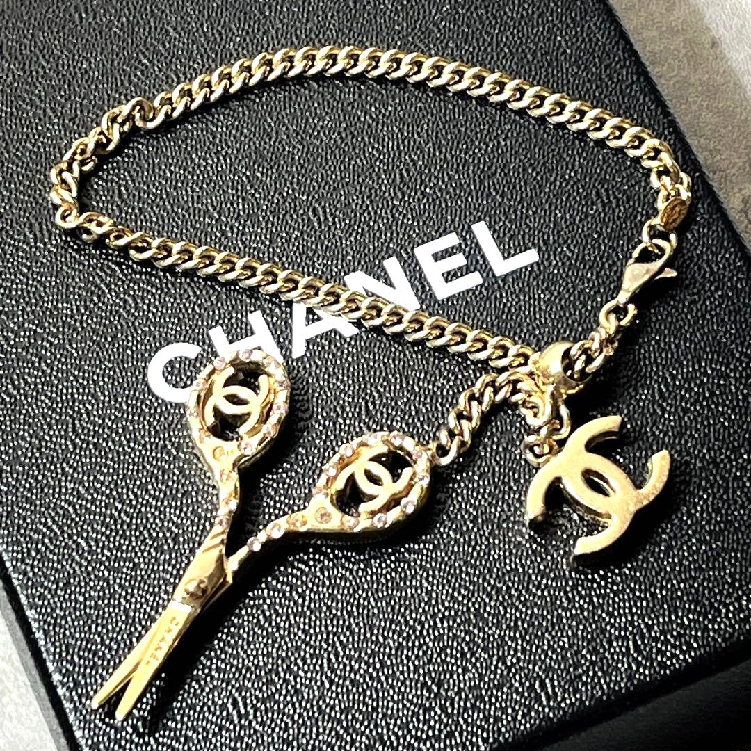 CHANEL CC Logo Scissor Charm Bracelet Gold Tone Vintage 2002 Spring 18cm Used