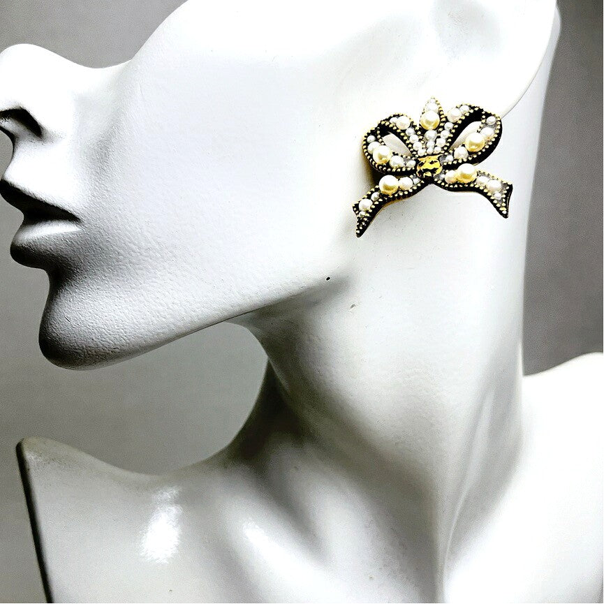 GUCCI Cat Ribbon Bow Pearl Earrings Antique Gold Tone Faux Pearl Stud Authentic