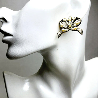 GUCCI Cat Ribbon Bow Pearl Earrings Antique Gold Tone Faux Pearl Stud Authentic