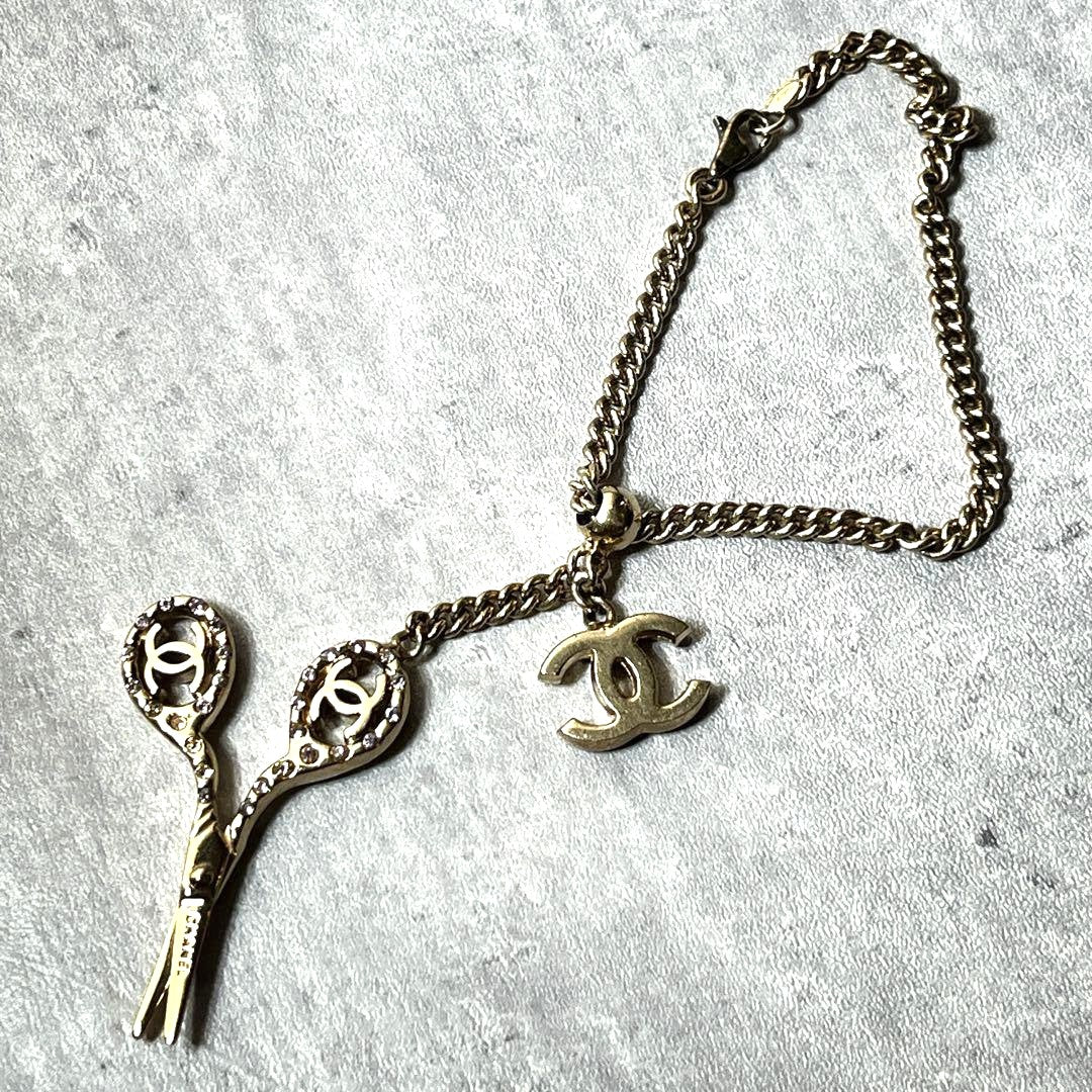 CHANEL CC Logo Scissor Charm Bracelet Gold Tone Vintage 2002 Spring 18cm Used
