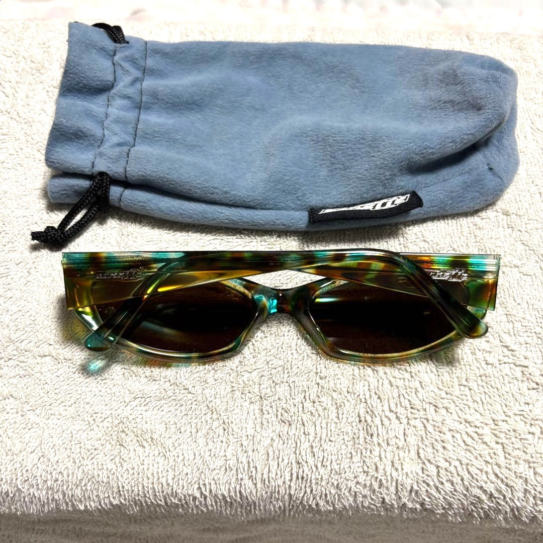 ARNETTE Mantis Vintage Sunglasses Green Camo Pattern Frame Case